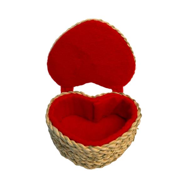 سبد حصیری قلبی